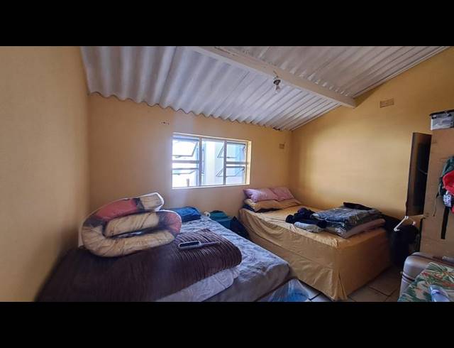 6 BEDROOM HOUSE FOR SALE IN UMLAZI M